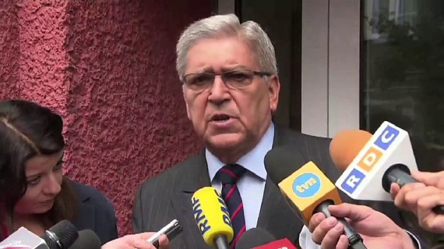 Dziennikarze Wprost przekazali nagrania z rozmów szefa MSW Bartłomieja Sienkiewicza i prezesa NBP Marka Belki, a także byłego ministra transportu Sławomira Nowaka i byłego wiceministra finansów Andrzeja Parafianowicza prowadzącej śledztwo prokuraturze.