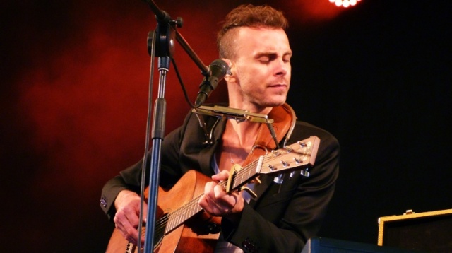 Asaf Avidan zachwycił szczecinian. Izraelski wokalista folk-rockowy, autor hitu One Day, wystąpił we wtorek wieczorem na dziedzińcu Zamku Książąt Pomorskich w Szczecinie.