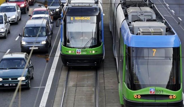 Wszystkie szczecińskie autobusy i tramwaje zostaną wyposażone w monitoring on-line. Oznacza to, że dyspozytor będzie miał na żywo podgląd tego, co aktualnie dzieje się w pojeździe.