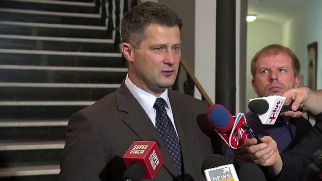 Ksiądz Wojciech Lemański musi opuścić parafię w Jasienicy. Watykan podtrzymał decyzję abp. Henryka Hosera. Nie ma od niej odwołania - informuje tvn 24.