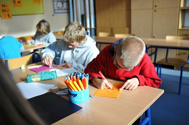 Większość Polaków przeciwna posyłaniu sześciolatków do szkół