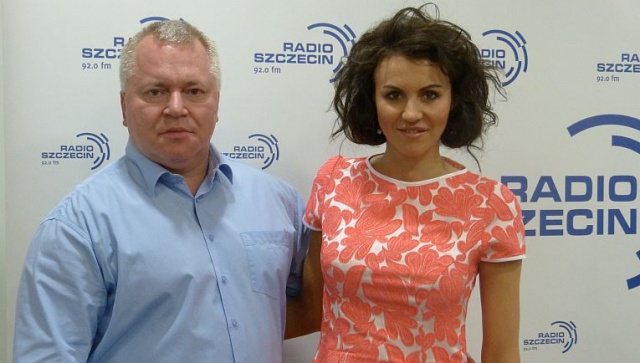 Znane z seriali aktorki wystąpiły w teledysku promującym kampanię społeczną przeciwko przemocy wobec kobiet oraz handlowi ludźmi i niewolnictwu. W klipie Hello, hello Kasi Novej zagrały Olga Borys z Na Wspólnej oraz Agnieszka Kawiorska z Pierwszej Miłości.