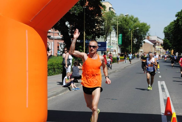 Grzegorz Opiał z Wiśniowej pod Krakowem wygrał Łobeską Dziesiątkę, czyli bieg na 10 kilometrów. Pokonał 120 biegaczy z całej Polski.
