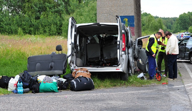 Wypadek na chociwelce. Bus zderzył się z osobówką [NOWE]