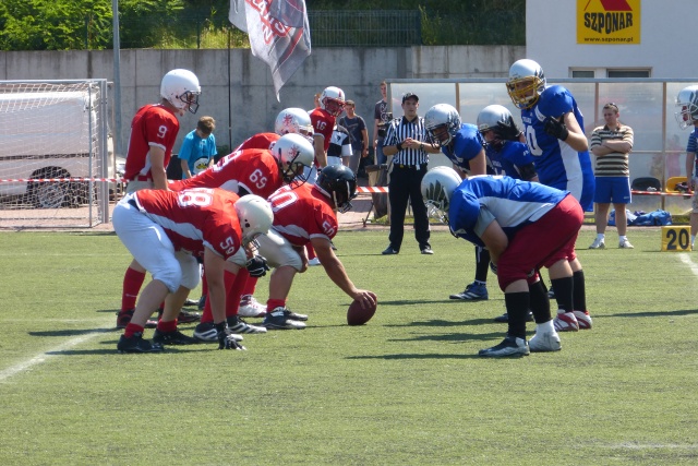 Husaria Szczecin zmiażdżyła w sobotę swojego lokalnego rywala Cougars Szczecin 57:7.