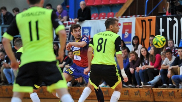 Trzech zawodników Pogoni 04 Szczecin zostało powołanych do reprezentacji Polski w futsalu na konsultację szkoleniową, która od 16 do 21 sierpnia odbędzie się w Zakopanem.