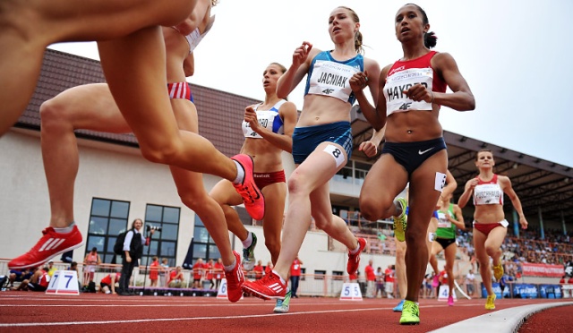 Mocnym akcentem zakończył się pierwszy dzień Mistrzostw Polski w lekkiej atletyce w Szczecinie. W ostatniej konkurencji biegu na 5000 metrów złoty medal zdobył Krystian Zalewski z Barnima Goleniów.