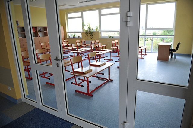 Dzieci w klasach 1-3, na koniec roku szkolnego mają mieć wystawiane jedynie oceny opisowe - to najnowszy pomysł Ministerstwa Edukacji Narodowej.