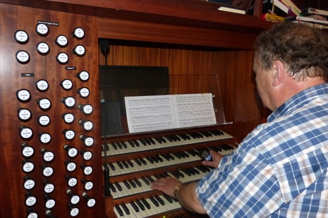 Znakomity polski organista Andrzej Chorosiński i chór chłopięcy z Wilna wystąpią na finał VII Międzynarodowego Festiwalu Muzyki Organowej w szczecińskiej katedrze.