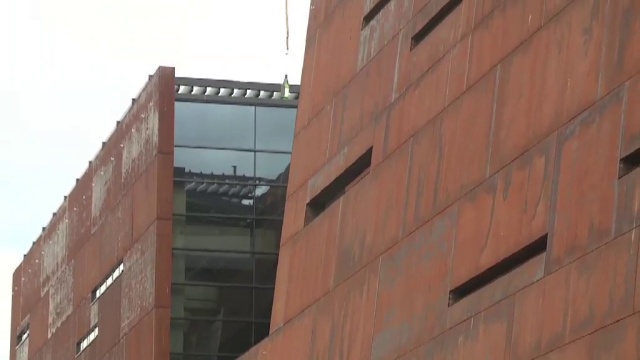 Narodziny Solidarności, stan wojenny i obrady Okrągłego Stołu pokazane na wystawie, nowoczesna biblioteka i kawiarnia - w przeddzień rocznicy podpisania porozumień sierpniowych prezydent Gdańska otworzył Europejskie Centrum Solidarności. To największa ekspozycja, ukazująca historię najnowszą.