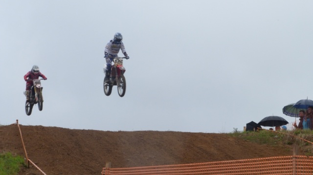Na torze w Rosówku niedaleko Kołbaskowa odbyły się dziś Zespołowe Mistrzostwa Polski Zachodniej w motocrossie. Był ryk silników, duże prędkości i wyskoki w powietrzu.