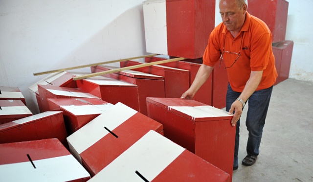 Gdyby wybory do Sejmu odbyły się w pierwszej połowie września, to wygrałoby je PiS z 31 proc. poparcia.