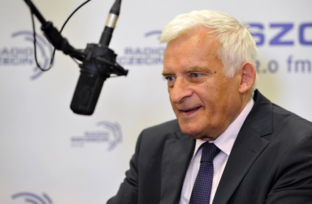 W ciągu tego roku można sporo zrobić, ten rząd dokona wielu pozytywnych zmian - tak Jerzy Buzek skomentował gabinet powołany przez Ewę Kopacz.