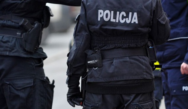 Policjanci zatrzymali dwóch mężczyzn podejrzewanych o podłożenie ładunku wybuchowego na stadionie w Chorzowie - podają ogólnopolskie media.