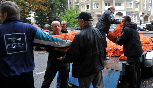 Ponad 20 ton marchwi rozdano potrzebującym [ZDJĘCIA]