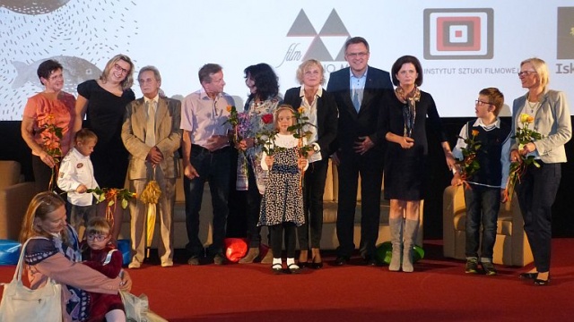 Iskierka to przejmujący film dokumentalny Wiesławy Piećko o rodzinach, w których są dzieci z zespołem Downa. Premiera odbyła się w czwartek wieczorem w kinie Helios.