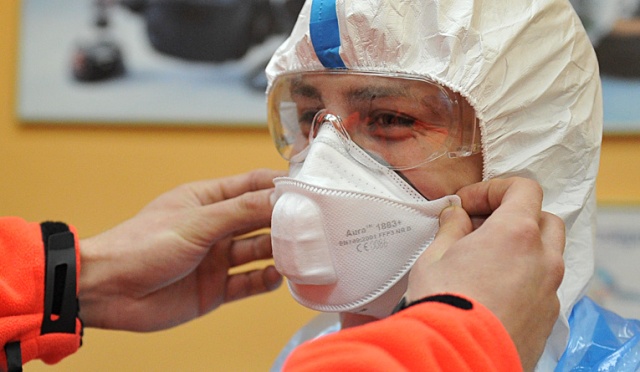 Ebola jest globalnym zagrożeniem i trzeba przeciwdziałać rozprzestrzenianiu się epidemii - mówią prezydenci Stanów Zjednoczonych i Francji.