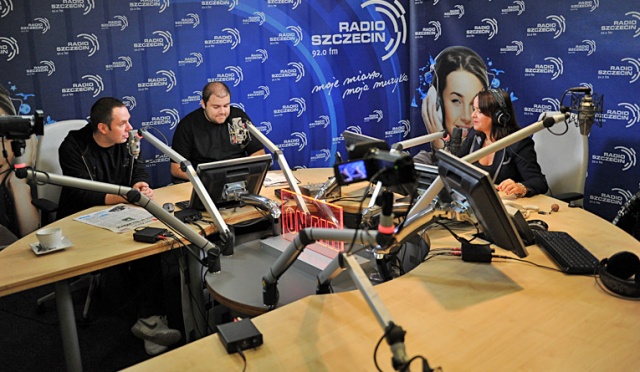 Wskrzesili archiwalny nośnik, aby po trzech latach milczenia wrócić z nowym utworem. Szczeciński hip-hopowy duet ŁonaWebber ma w czwartek premierę singla Wyślij sobie pocztówkę.