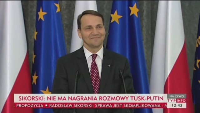 Były minister spraw zagranicznych Radosław Sikorski nie odpowiedział na pytania dziennikarzy w sprawie wywiadu dla amerykańskiej gazety. Następnie wyszedł z konferencji.