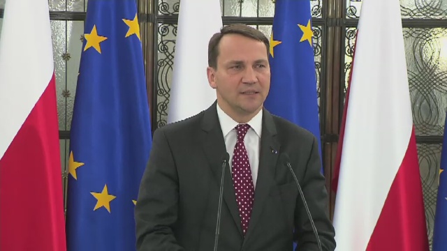Putin nie proponował Tuskowi rozbioru Ukrainy podczas spotkania w Moskwie w 2008 roku, bo takiego spotkania nie było - tak powiedział marszałek Sejmu, Radosław Sikorski podczas wieczornej konferencji prasowej.