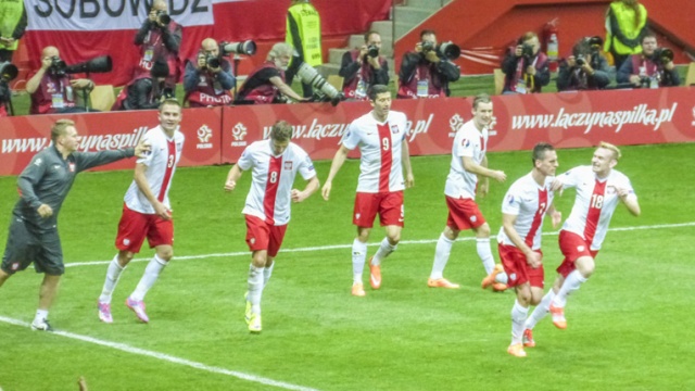O 26 oczek w górę awansowała reprezentacja Polski w rankingu FIFA. Biało-czerwoni zajmują 44. miejsce i wyprzedzają dwóch swoich grupowych rywali, czyli Irlandię i Gruzję.