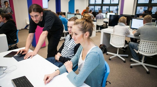 Studenci Zachodniopomorskiego Uniwersytetu Technologicznego rozpoczęli rozwijanie własnych projektów w ramach programu Samsung LABO. W siedzibie uczelni odbyły się już pierwsze zajęcia.