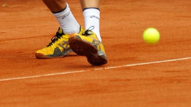Marcin Matkowski i Juergen Melzer pokonali w sobotę Hiszpanów Marcela Granollersa i Marca Lopeza 6:2, 6:3 w finale turnieju ATP Tour w paryskiej hali Bercy.