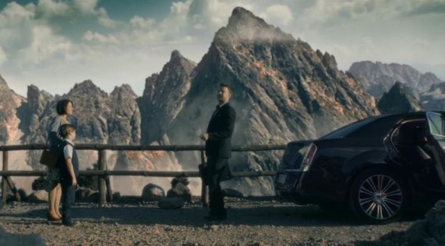 Bitwa pod Grunwaldem w centrum Warszawy, stadion PGE Arena wynurzający się z morza, Smok Wawelski podpisujący kontrakty i ożywiony Giewont - tak w skrócie wygląda nowy spot reklamujący Polskę. Są już pierwsze uwagi internautów.