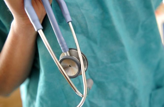 Kliniki chirurgii estetycznej i plastycznej w Szczecinie przeżywają oblężenie. Jeszcze dwa lata temu do jednej z takich placówek każdego miesiąca zgłaszało się ok. 50 kobiet. Teraz jest ich prawie dwa razy więcej. Tym samym na operację np. piersi trzeba czekać nawet miesiąc.