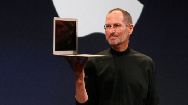 Komputer, który Steve Jobs sprzedał prowadząc firmę w garażu swoich rodziców w 1976 roku za 600 dolarów, trafi na aukcję. Oczekuje się, że może osiągnąć cenę pół miliona dolarów.