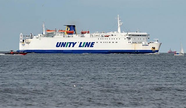 Już w przyszłym roku o 15 procent mogą wzrosnąć opłaty za przewóz towarów z Polski do Szwecji - wszystko przez unijną dyrektywę siarkową - podaje Gazeta Wyborcza.