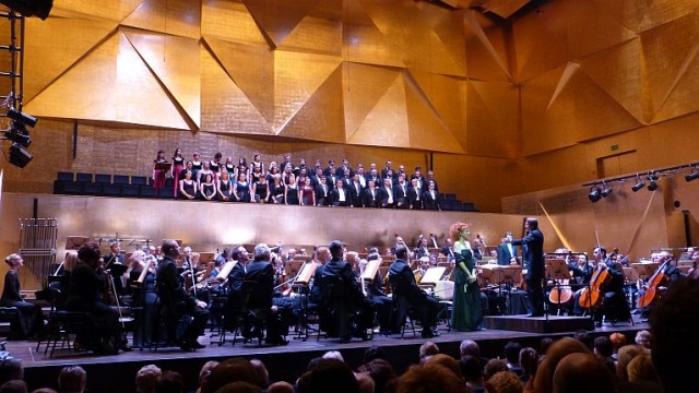 Szczecińscy filharmonicy uczcili 25. rocznicę obalenia Muru Berlińskiego. W koncercie zatytułowanym Europejska droga do wolności zabrzmiał utwór Benjamina Brittena Wojenne Requiem.