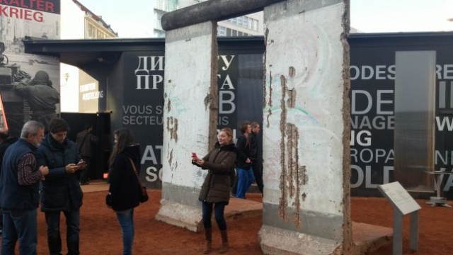 Rocznica upadku Muru Berlińskiego. Wolność wygrała z terrorem [WIDEO]