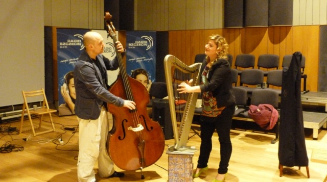 Amerykańska harfistka jazzowa i wokalistka wystąpi w niedzielę w studiu koncertowym Radia Szczecin. Gillian Grassie wykona utwory ze swojej najnowszej płyty The Hinterhaus.