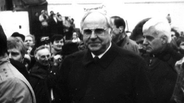 12 listopada 1989 roku podczas mszy w Krzyżowej nastąpiło symboliczne pojednanie Polski i Niemiec. Nasz kraj reprezentował premier Tadeusz Mazowiecki, Niemców jeszcze wówczas nie zjednoczonych kanclerz RFN Helmut Kohl.