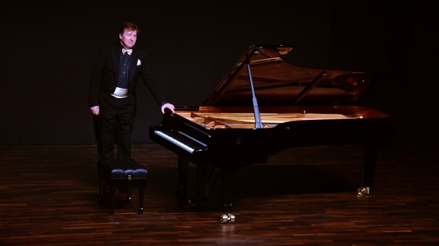 Mamy w szczecińskiej Filharmonii jeden z najlepszych fortepianów w Polsce, a nawet na świecie. Tak twierdzi Karol Radziwonowicz, światowej sławy pianista i prezes Towarzystwa im. Ignacego Jana Paderewskiego w Warszawie.