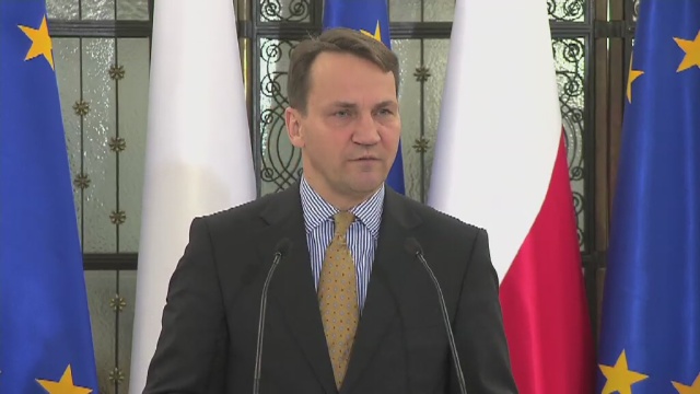 Parlamentarzyści będą musieli rozliczać się z pieniędzy pobranych z sejmowej kasy na podróż służbową prywatnym samochodem, nie pojadą nim też dalej niż do Brukseli - oświadczył marszałek Sejmu, Radosław Sikorski.