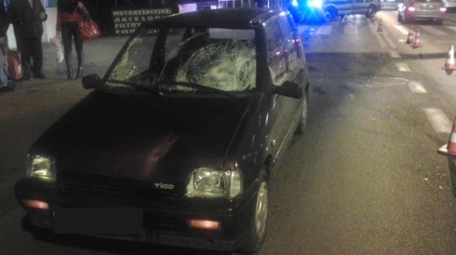 Wypadek w Zdrojach. Kierowca Daewoo potrącił pieszych