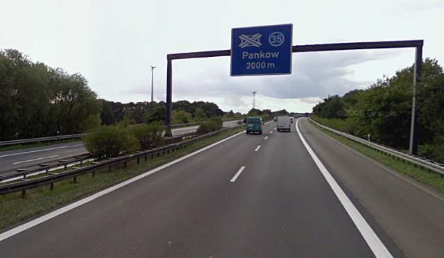 Europosłowie zarzucają Niemcom nierówne traktowanie obywateli Unii Europejskiej. Kontrowersje budzi pomysł wprowadzenia opłaty za przejazd niemieckimi autostradami. Myto dla obywateli Niemiec miałoby być niższe niż dla kierowców z innych krajów.