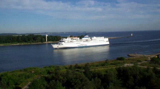 Polska Żegluga Bałtycka kupiła nowy prom - dowiedziało się nieoficjalnie Radio Szczecin. Chodzi najprawdopodobniej o jednostkę Finnarrow należącą do Finnlines. Armator, który wchodzi w skład Grimaldi Group z Włoch przyznał, że sprzedał prom, ale nie informuje komu.