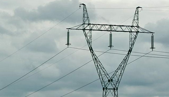 Prawie 40 tysięcy odbiorców bez prądu na Podlasiu - po nocnych opadach śniegu z deszczem.