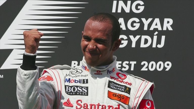 Brytyjczyk zapewnił sobie tytuł podczas ostatniego Grand Prix sezonu. W Abu Zabi nie dał szans konkurencji i wyścig zakończył na pierwszym miejscu.