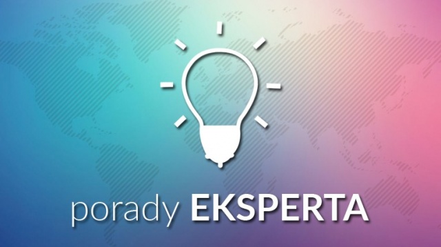 Gdy tylko zauważymy brak karty, powinniśmy jak najszybciej skontaktować się z bankiem lub zadzwonić na numer podany na karcie. Najlepiej zapisać go więc w telefonie. W ten sposób kartę szybko uda się zablokować.