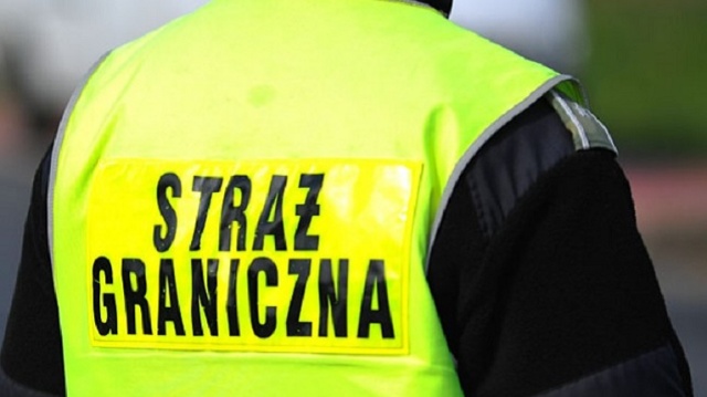 Tonę mięsa niewiadomego pochodzenia zabezpieczyli funkcjonariusze Straży Granicznej podczas kontroli w Wólce Kosowskiej pod Warszawą - podaje Polska Agencja Prasowa.