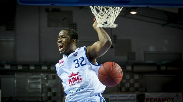 Szczecińscy koszykarze przegrali z Polfarmexem AZS Kutno w starciu beniaminków Tauron Basket Ligi. Szczecinianie przegrali w Kutnie 65:70 w sobotnim pojedynku rozgrywek o mistrzostwo Polski.
