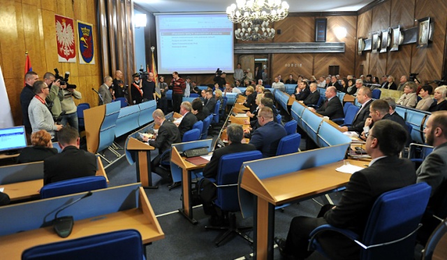 Inauguracyjna sesja rady miasta nowej kadencji została przerwana [ZDJĘCIA]