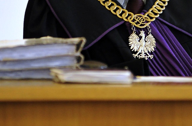 Małżonkowie, którzy wspólnie zaciągnęli kredyt hipoteczny, będą musieli go razem spłacać nawet po rozpadzie związku. Rozwód nie zwalnia żadnej ze stron z zadłużenia - przypominają eksperci.