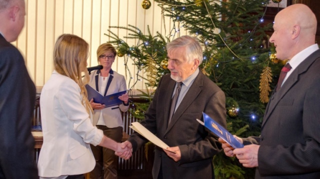 Najzdolniejsi uczniowie nagrodzeni. Stypendia premiera przyznane