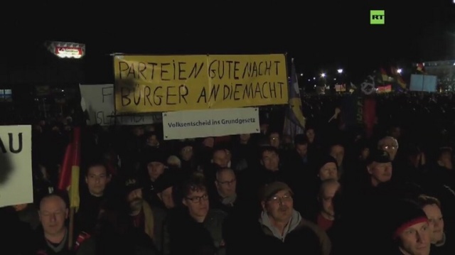 W poniedziałek w Dreźnie odbyła się kolejna demonstracja przeciwko islamizacji Zachodu przez uchodźców z krajów arabskich. W marszu uczestniczyło blisko 15 tys. osób.