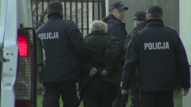 Zabójstwo ze szczególnym okrucieństwem, usiłowanie zabójstwa, a także spowodowanie katastrofy budowlanej zagrażającej życiu i zdrowiu wielu osób - takie zarzuty usłyszał 62-latek, który w poniedziałek podpalił Gminny Ośrodek Pomocy Społecznej w Makowie w powiecie skierniewickim.